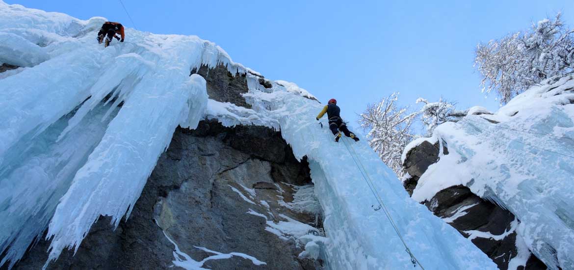 Ice Climbing for beginners: First Steps and Safety Tips