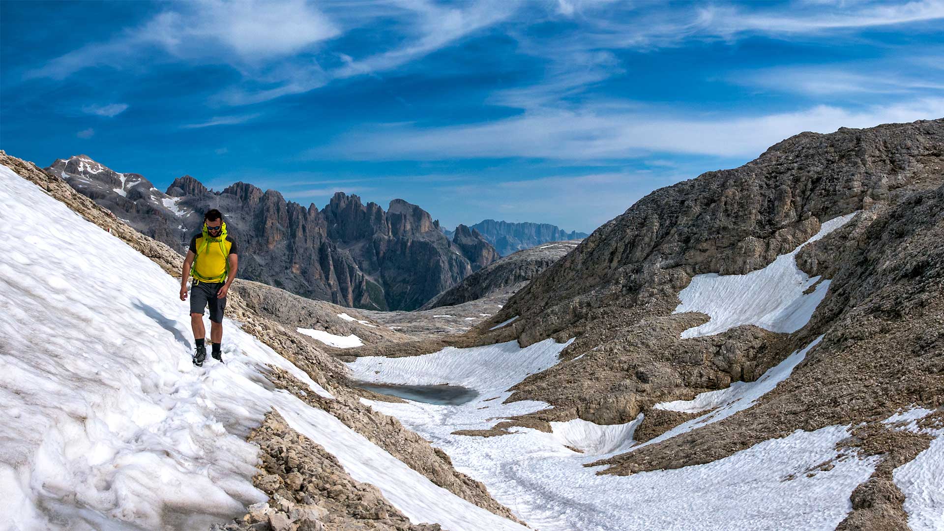 Trekking fuori stagione tra le montagne, le colline e i sentieri costieri