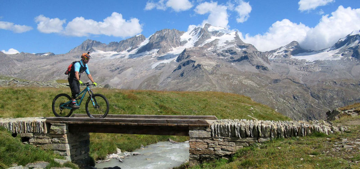  The 10 Benefits of Yoga for Mountain Bike Enthusiasts